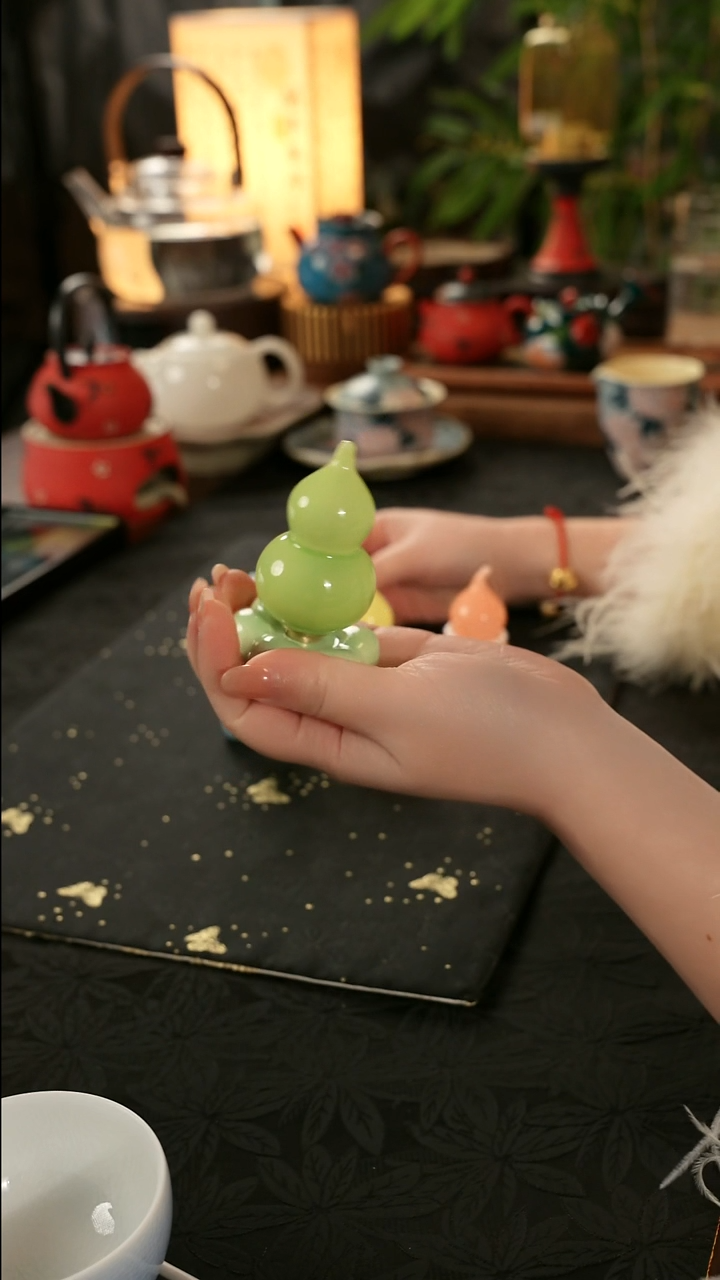 璞玉转转葫芦摆件绿色