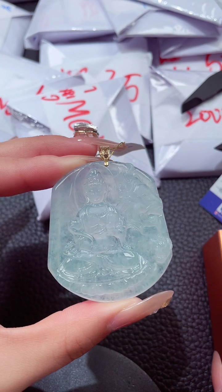 颈饰18K金镶嵌翡翠000003111