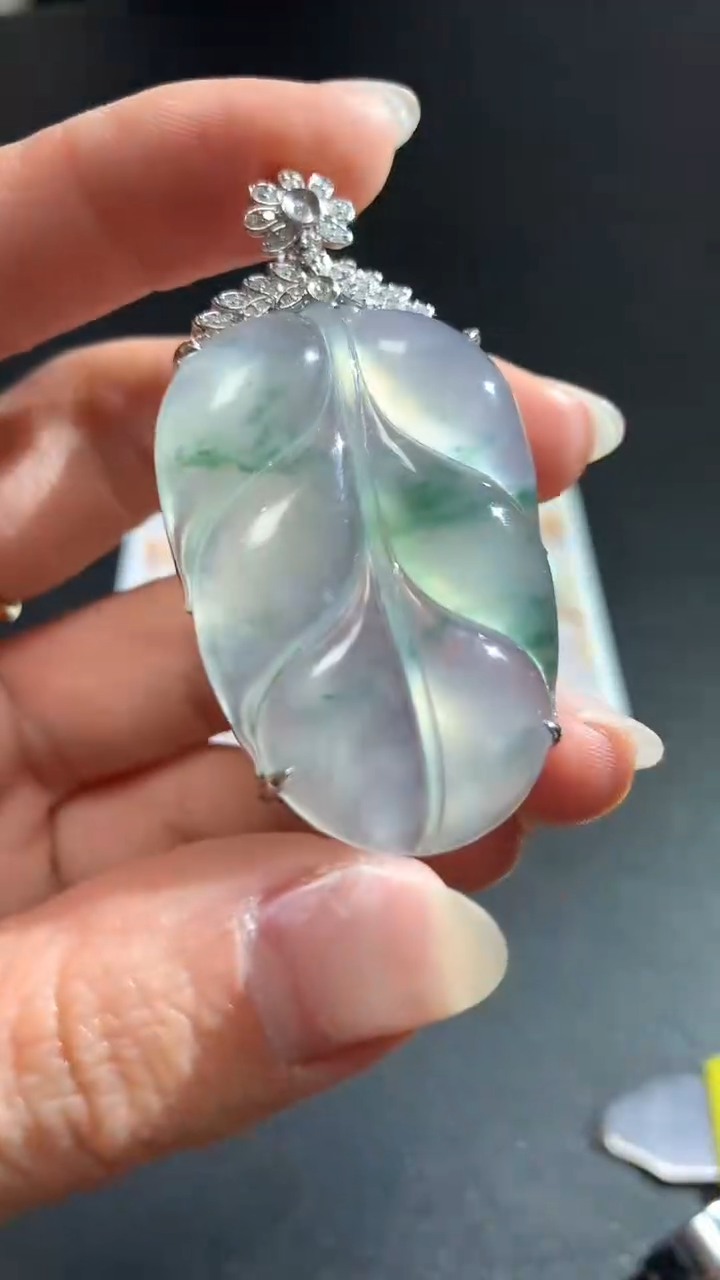 【闪购商品】翡翠吊坠(不含链)18K金镶嵌叶子回流不退不换|