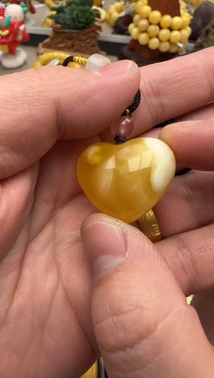 【闪购商品】琥珀吊坠(赠链)未镶嵌琥珀吊坠