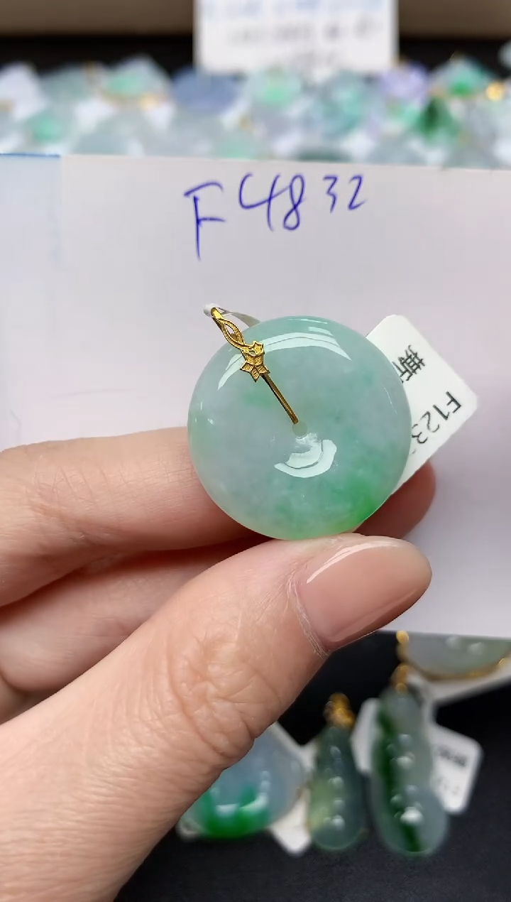 颈饰18K金镶嵌翡翠天然缅甸A货翡翠百元以上9元证书费自理