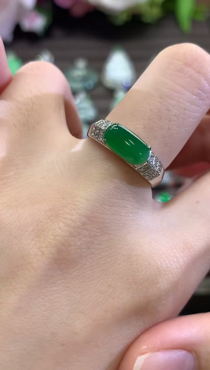 18K金镶嵌戒指翡翠秋日珠宝Q119