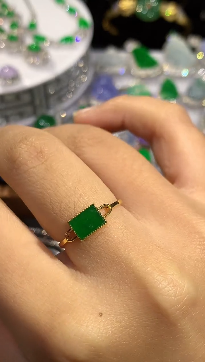 18K金镶嵌戒指翡翠L多样性发其一