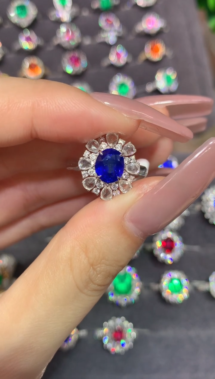 戒指蓝宝石18K金镶嵌2.15ct