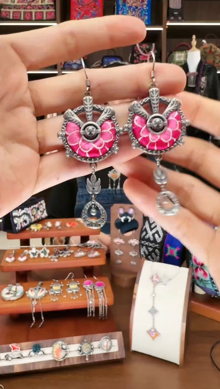 织绣115蚩梦苗族古绣