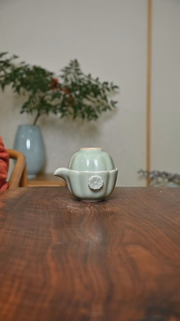 单杯快客 荷叶青釉 微瑕 朱家款