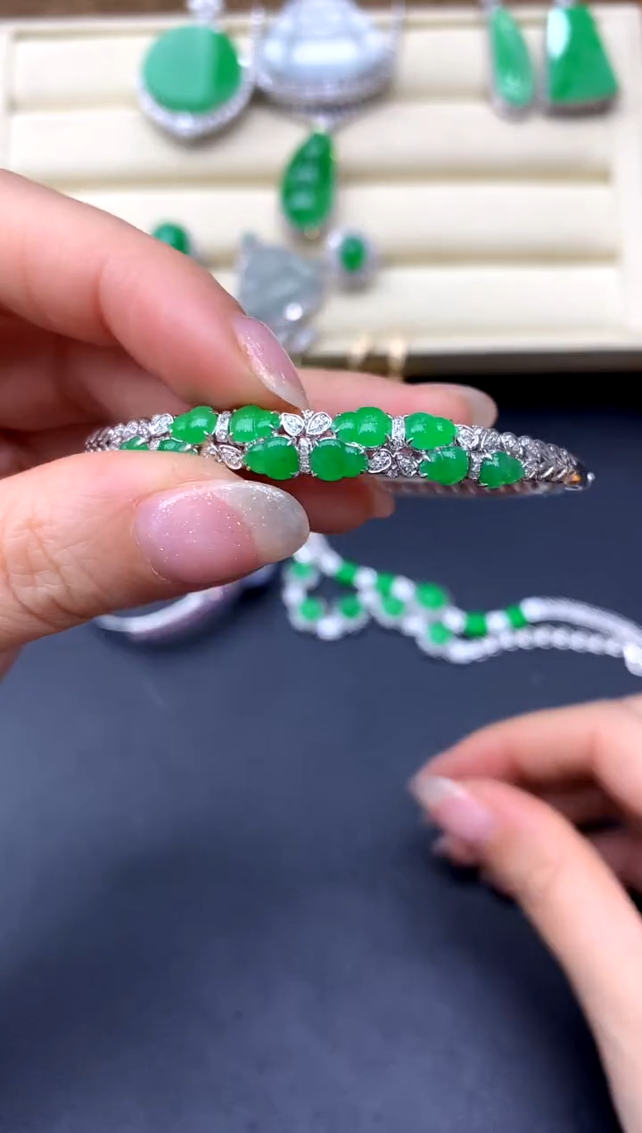 【闪购商品】翡翠手镯18K金镶嵌519-中国好珍宝