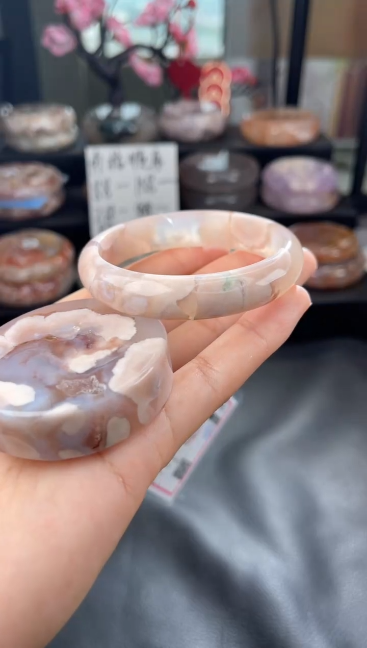 【闪购商品】石英质玉手镯未镶嵌53