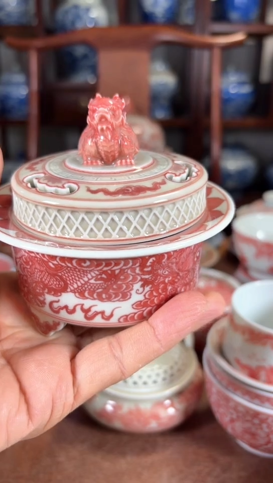 柴窑釉里红龙纹香炉