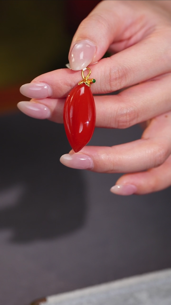 吊坠(不含链)18K金镶嵌南红玛瑙原矿D11