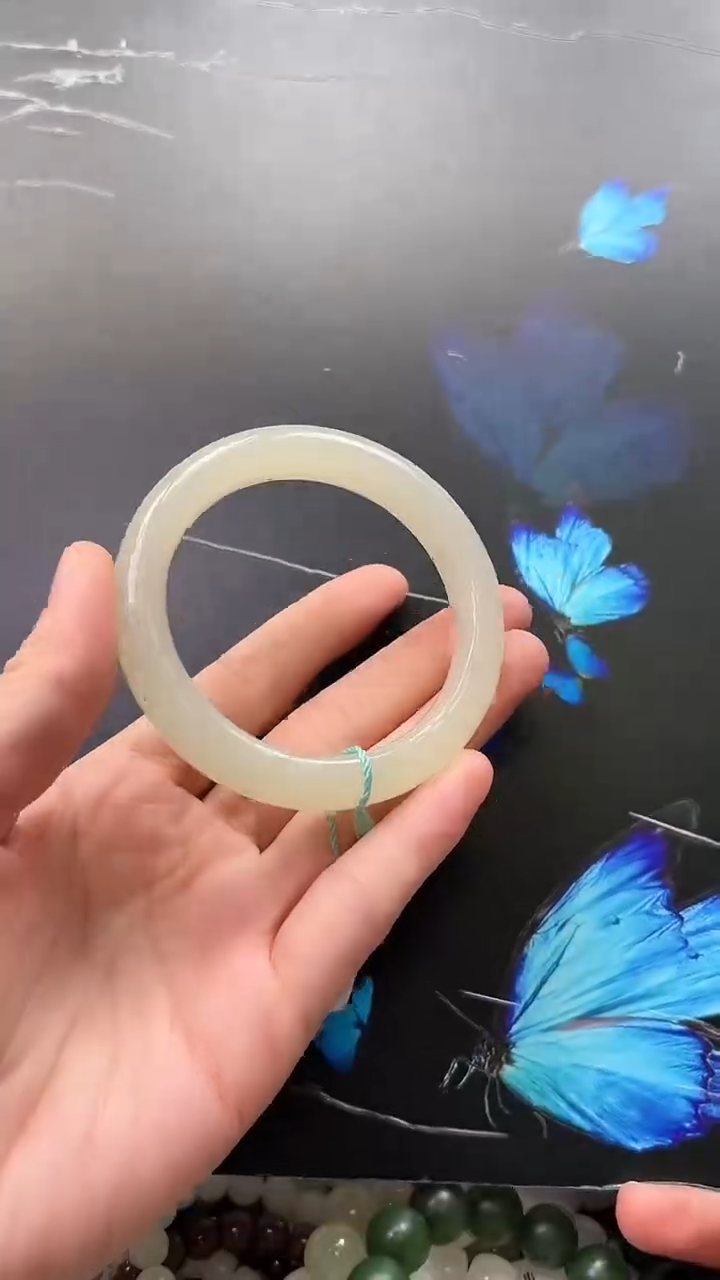 未镶嵌手镯和田玉手镯