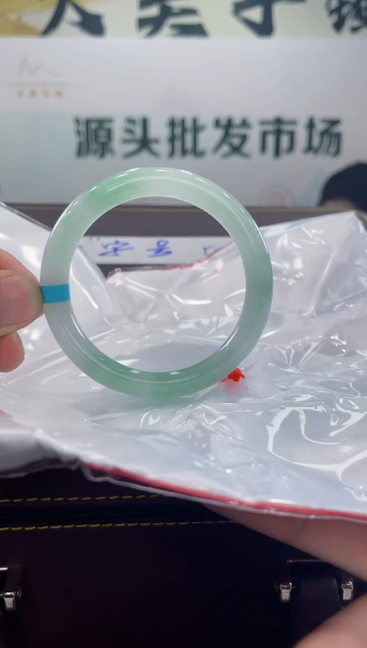 【闪购商品】翡翠手镯未镶嵌手镯