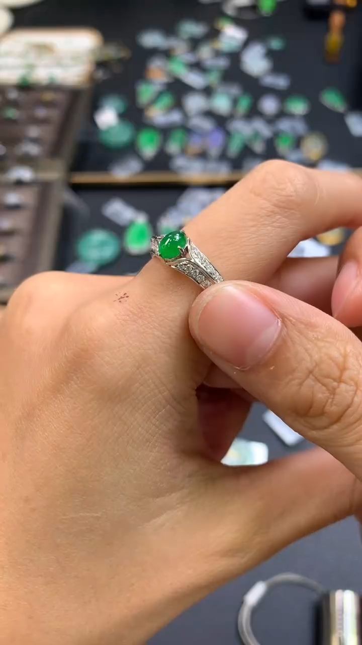 颈饰18K金镶嵌翡翠10504