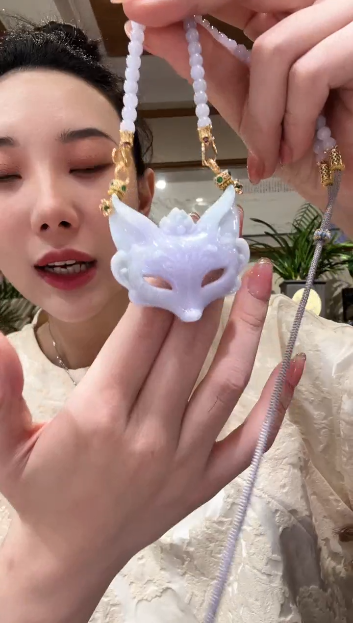 翡翠未镶嵌颈饰国风