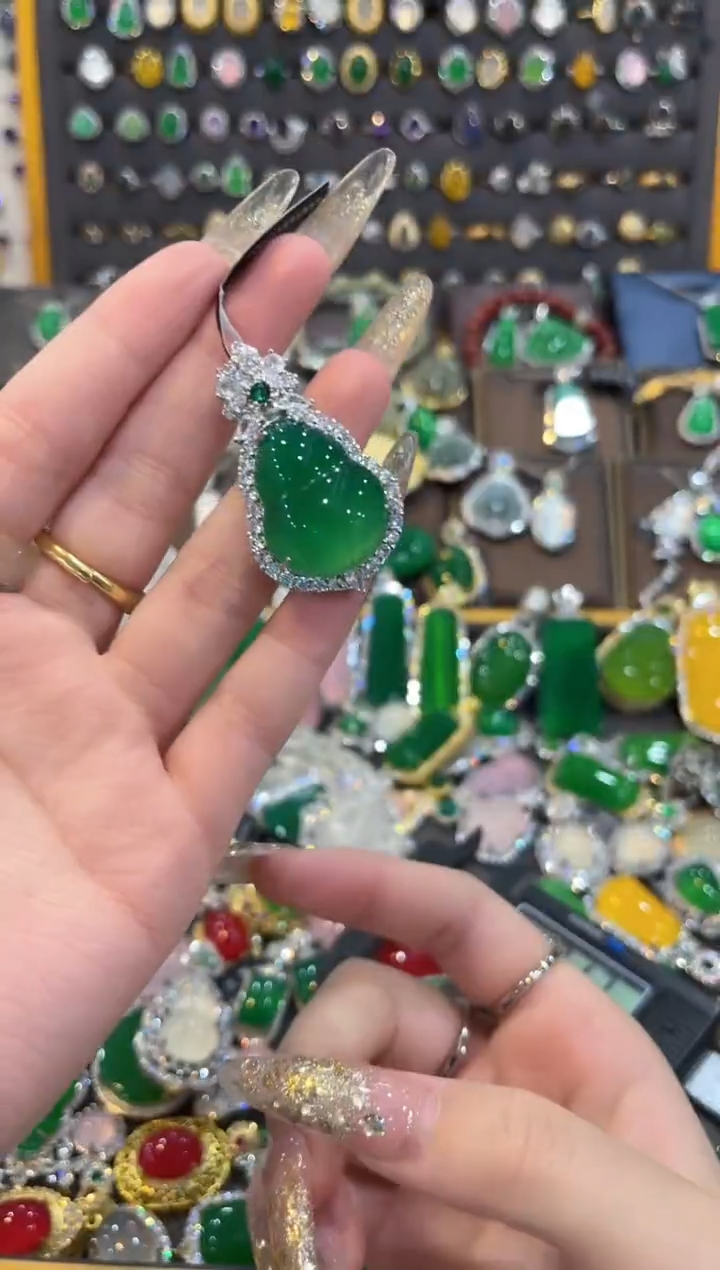 【闪购商品】玛瑙/玉髓未镶嵌颈饰111