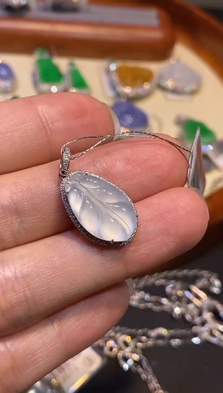 【闪购商品】翡翠吊坠(不含链)18K金镶嵌吊坠