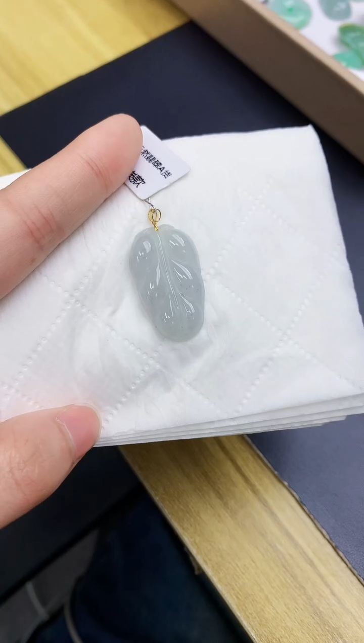 颈饰18K金镶嵌翡翠天然A货