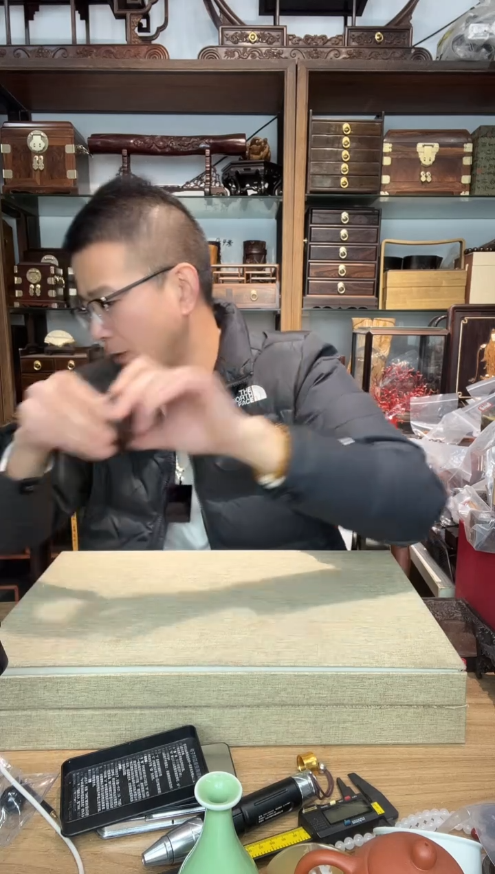 乌木类书架523紫光檀嵌黄杨月上柳稍圆香盒
