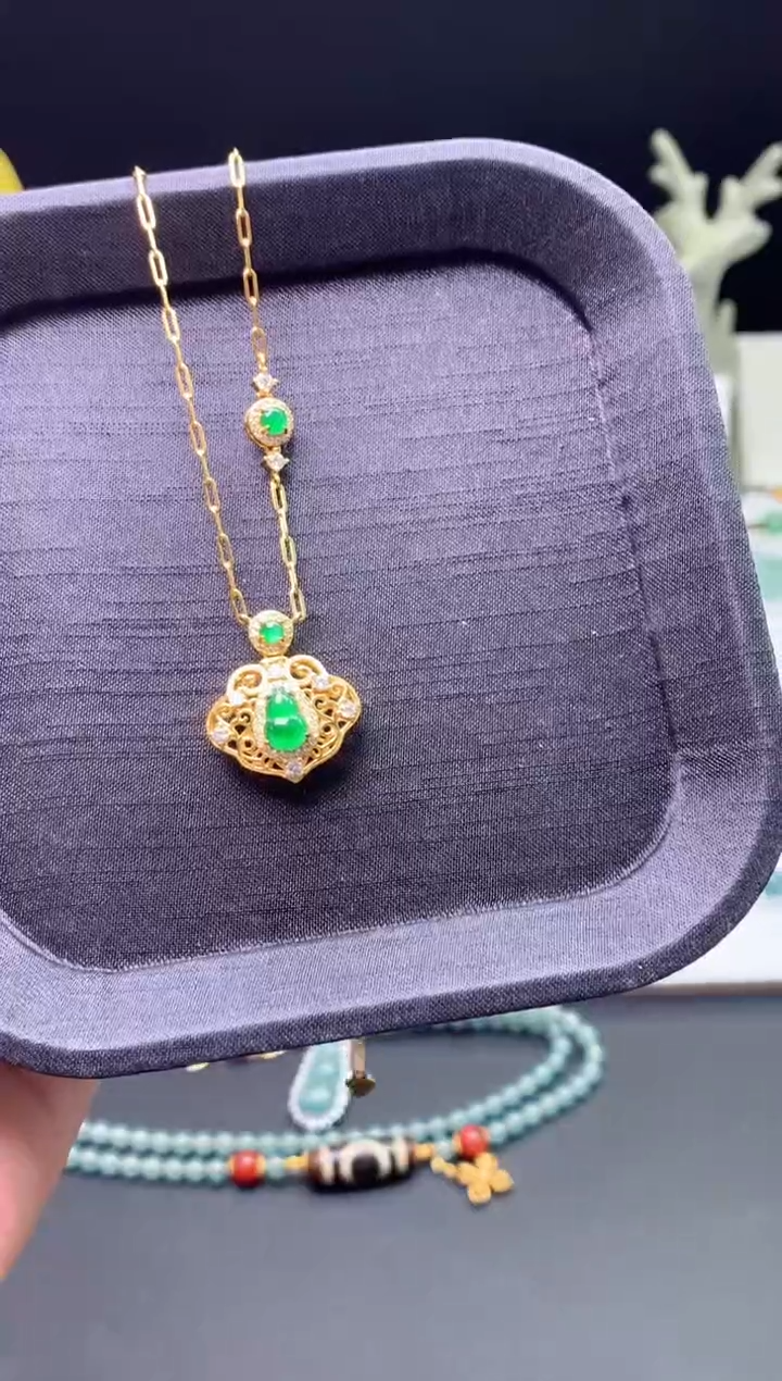 翡翠未镶嵌颈饰1069571713