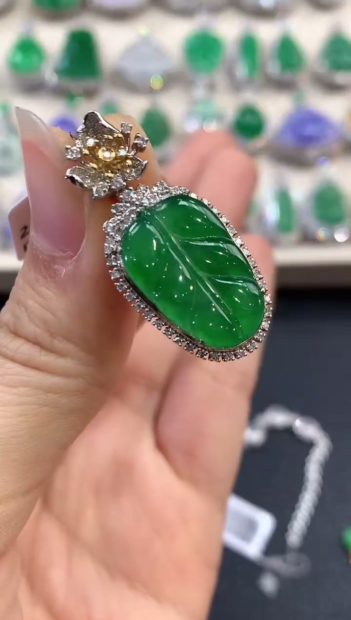 【闪购商品】翡翠吊坠(不含链)18K金镶嵌 C122