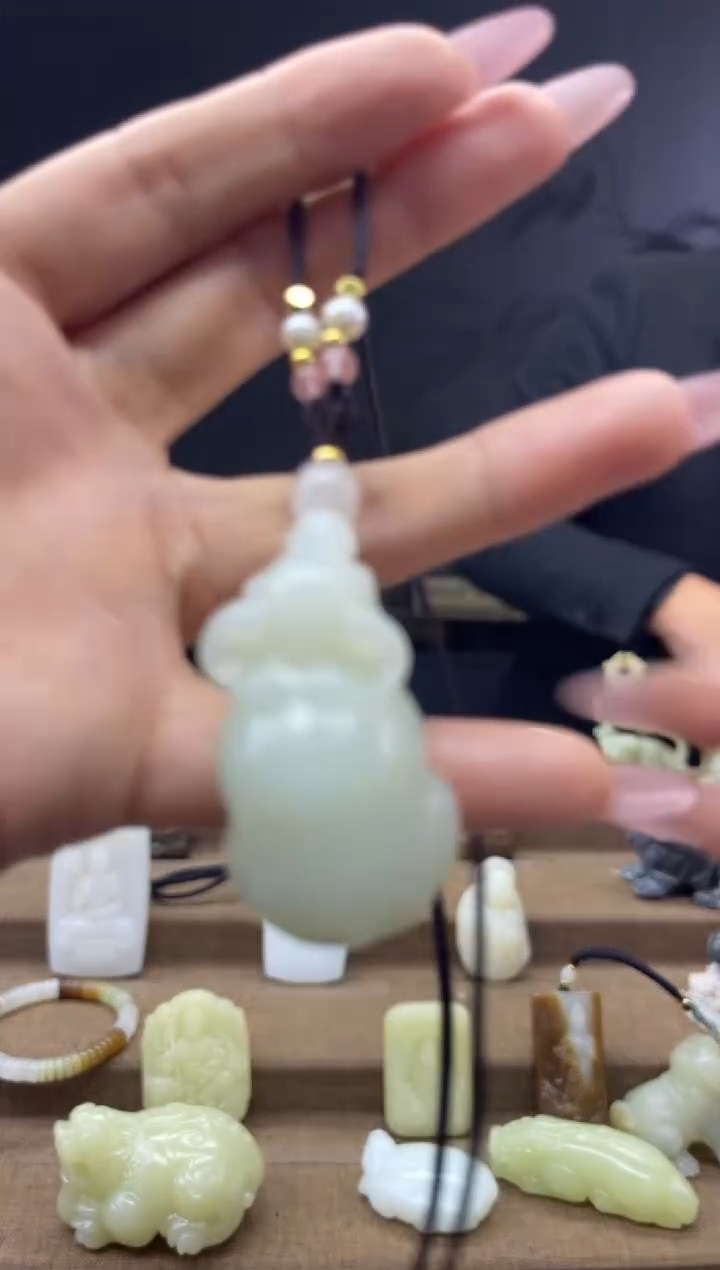 颈饰未镶嵌和田玉1