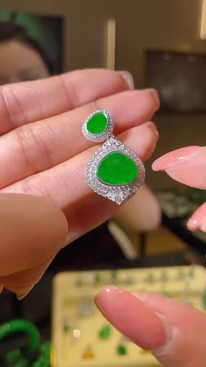 【闪购商品】翡翠吊坠(不含链)银S925镶嵌天然翡翠A货