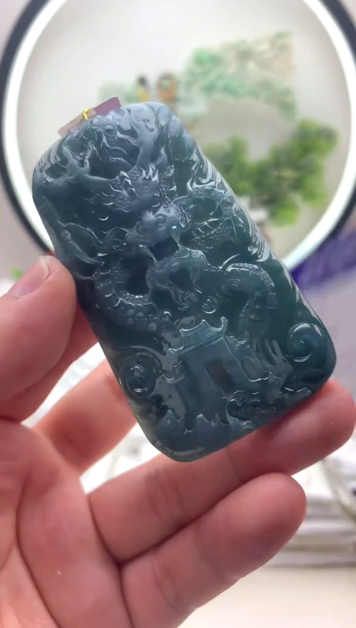 颈饰未镶嵌翡翠龙牌