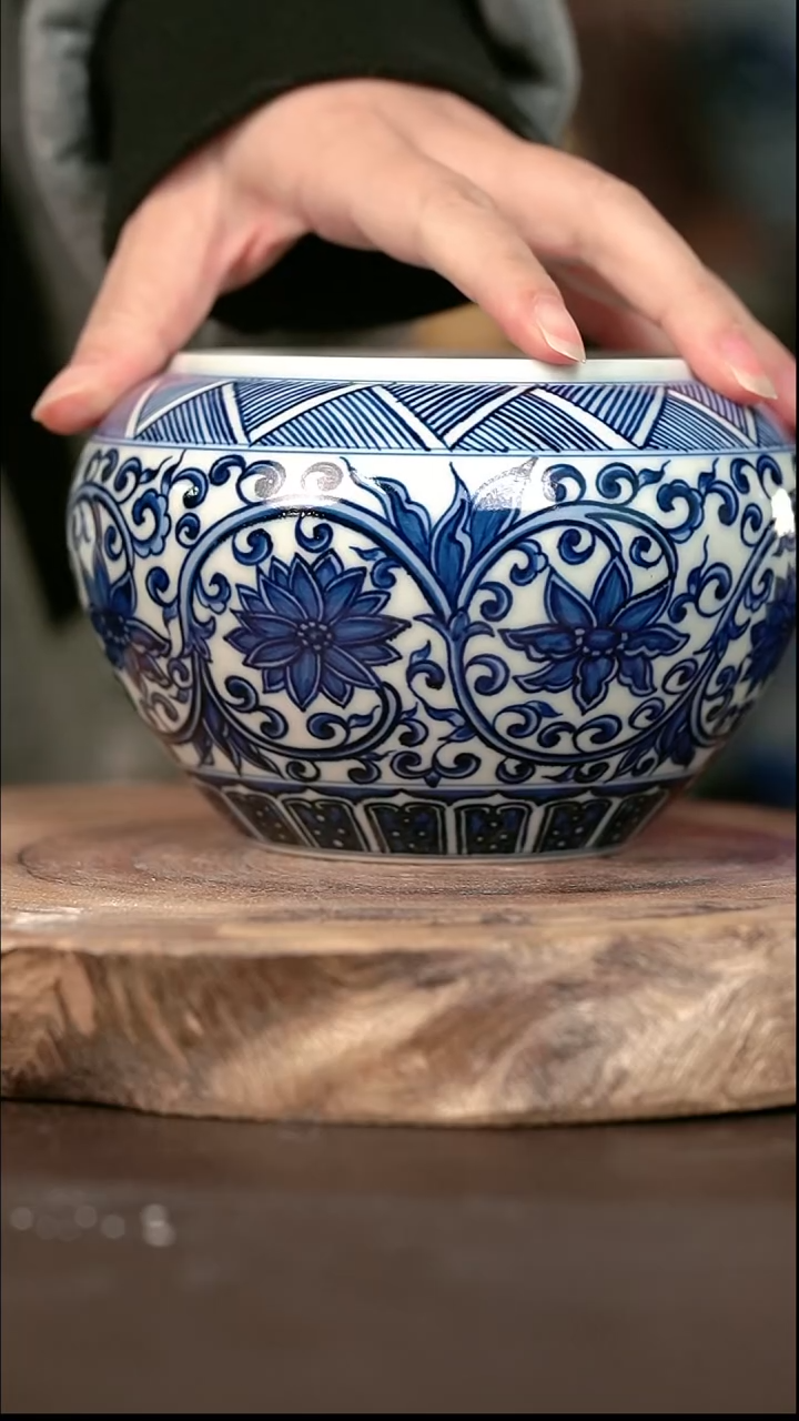 手绘 高温现代瓷  气窑  双钩缠枝莲水洗700C