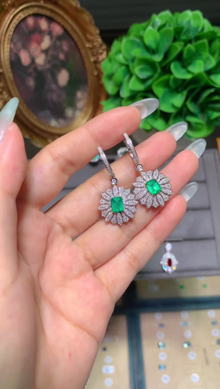 耳坠18K金镶嵌祖母绿1.81CT