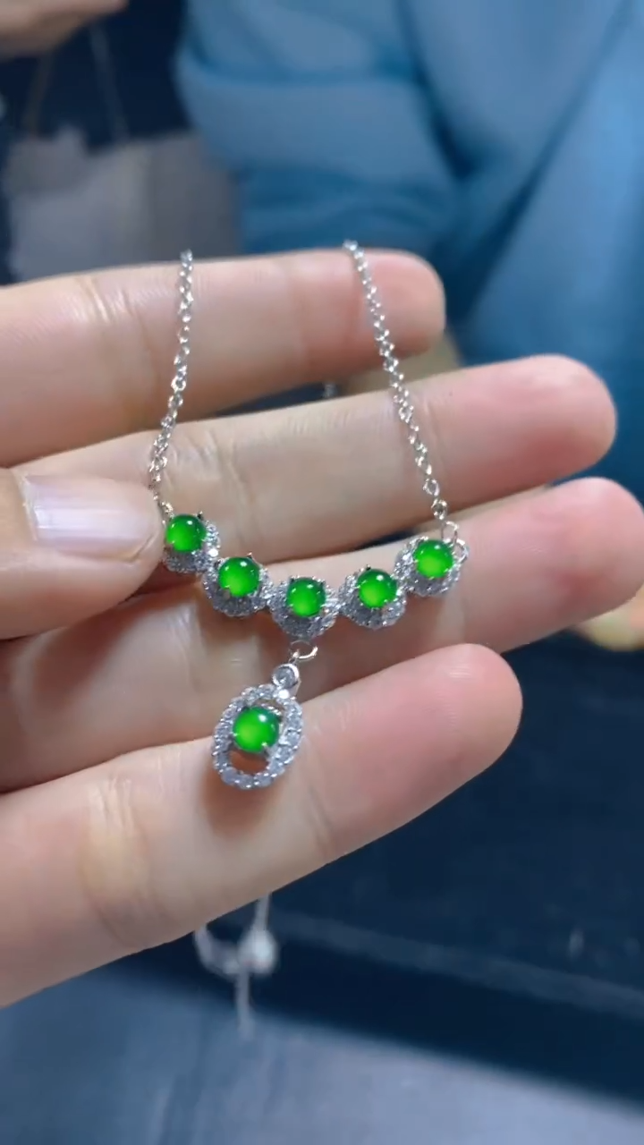 【闪购商品】翡翠吊坠(赠链)未镶嵌0833878228多样性发一