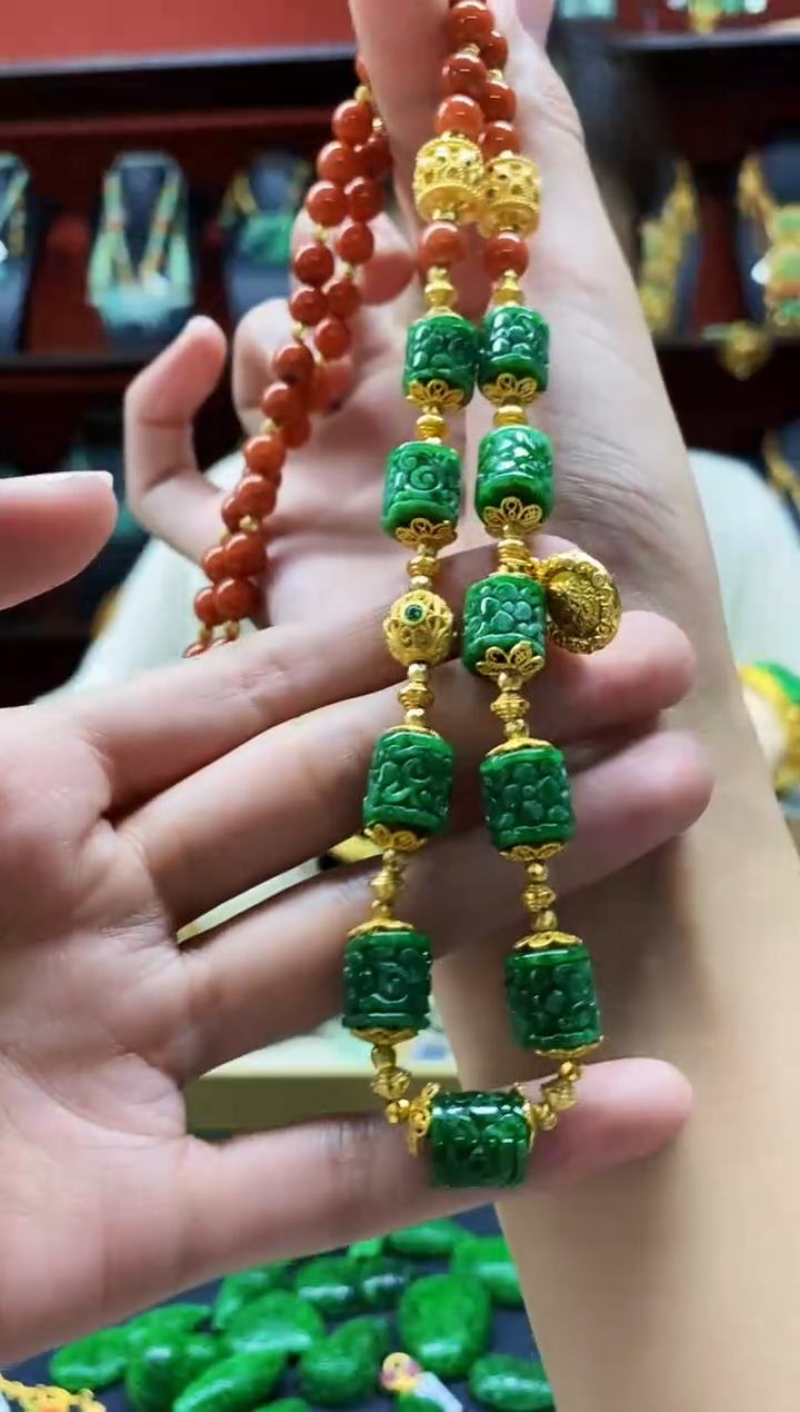 颈饰未镶嵌翡翠吊坠