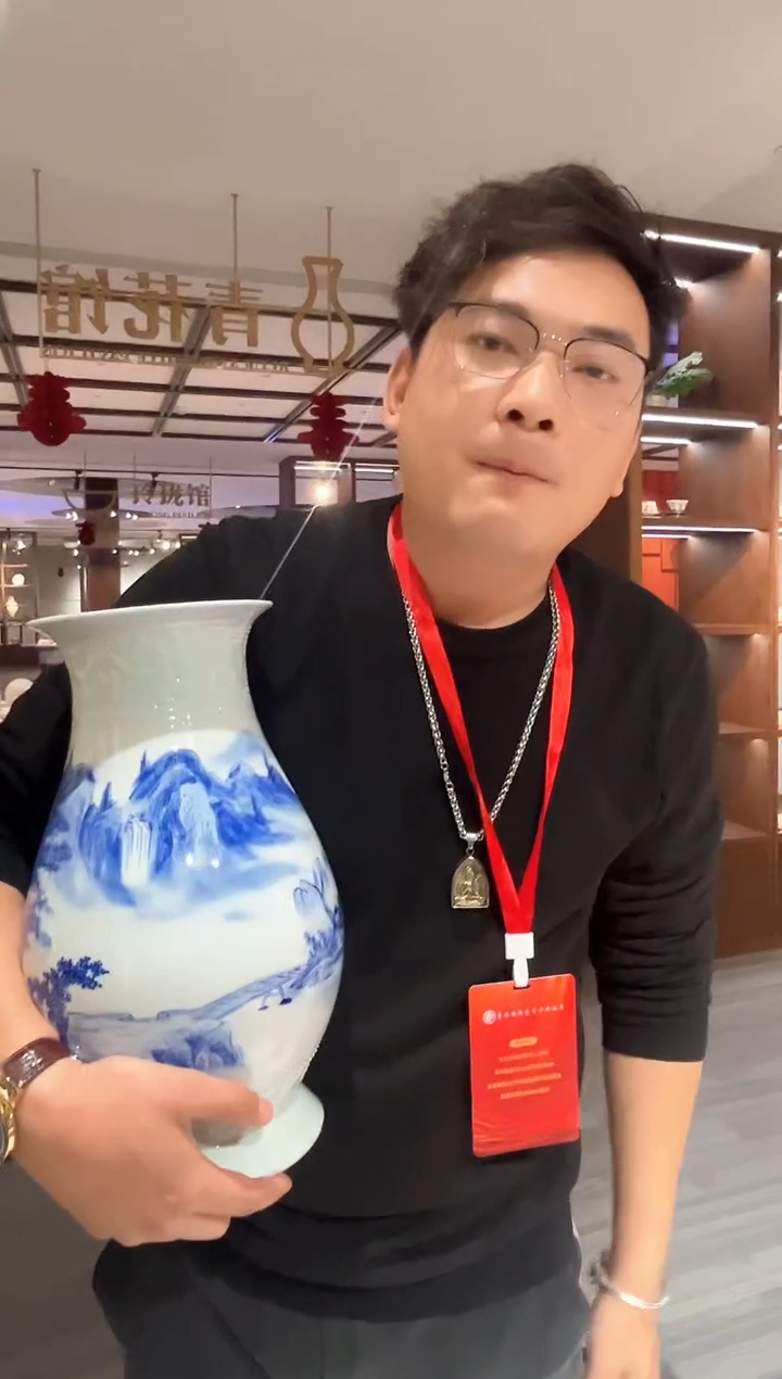 【闪购商品】瓷片影青雕刻山水福桶瓶