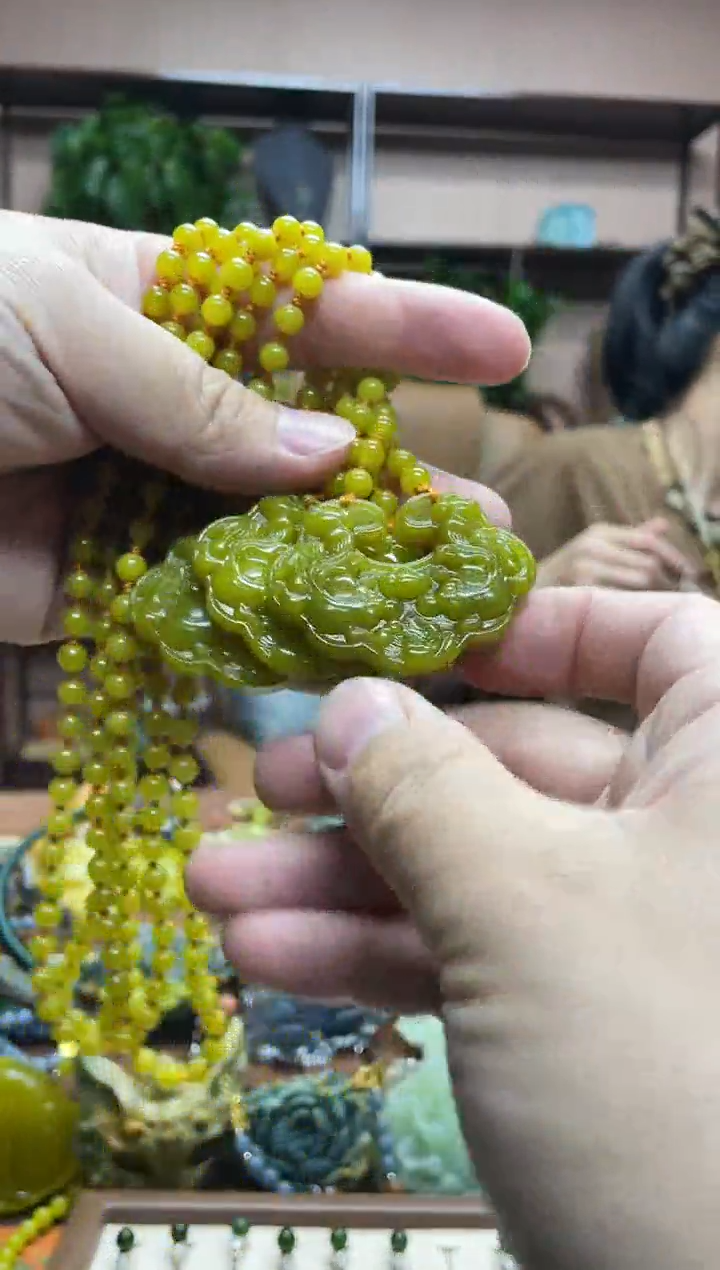 未镶嵌岫玉吊坠多样性发货发其中之一