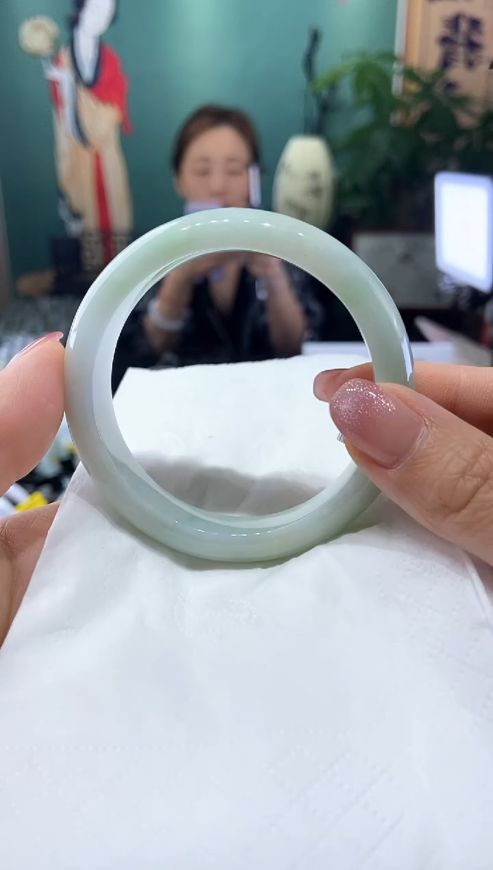 翡翠手镯未镶嵌55圈口