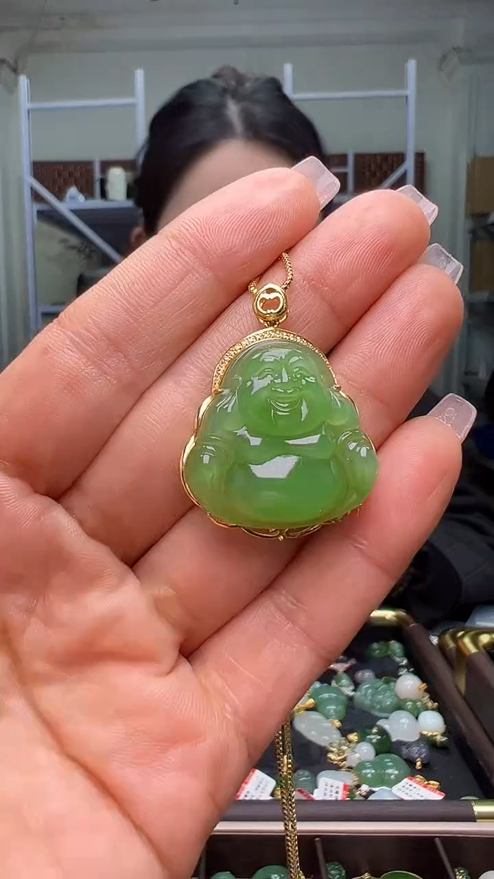 颈饰18K金镶嵌和田玉（多样性发货.发其一)1.04.117