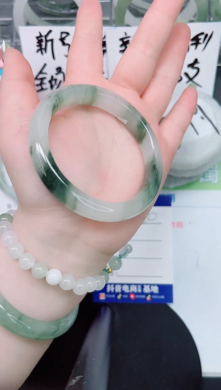 【闪购商品】石英质玉手镯未镶嵌a120