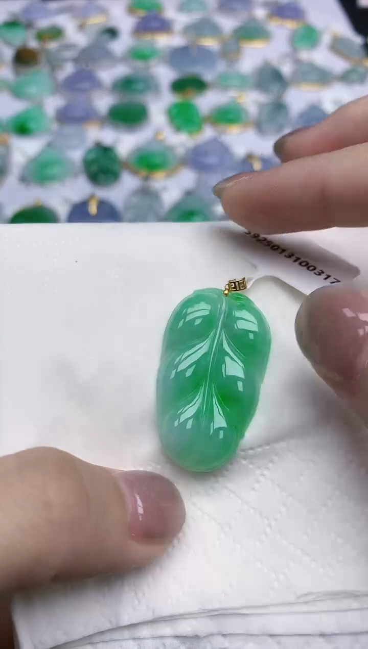 【闪购商品】翡翠颈饰未镶嵌天然翡翠A货