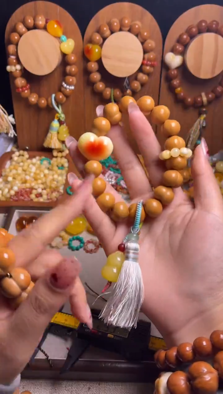 手串猴头核桃M****n单配饰白俏色心、葫芦流苏吊坠