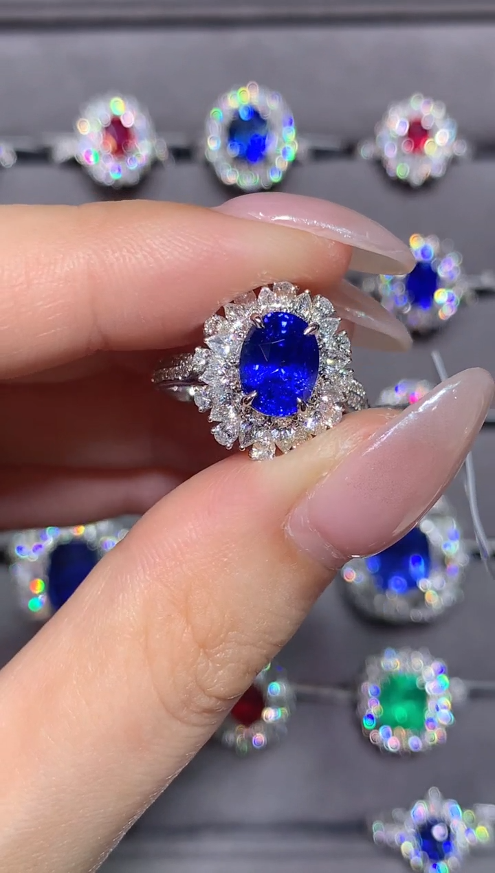 蓝宝石戒指18K金镶嵌2.61CT