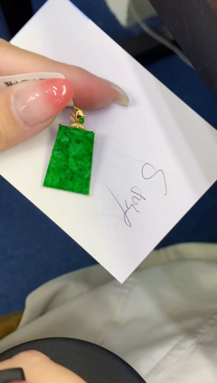 翡翠18K金镶嵌颈饰缅甸天然翡翠A货