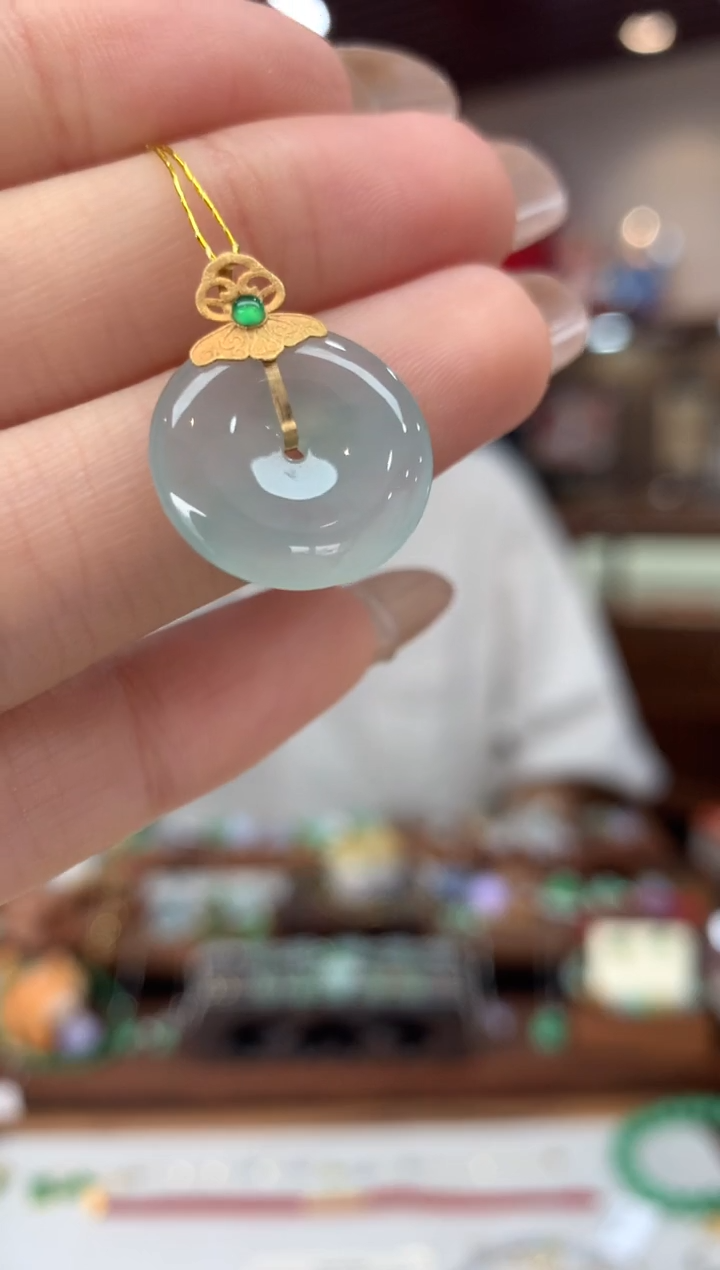 【闪购商品】翡翠吊坠(不含链)18K金镶嵌平安扣