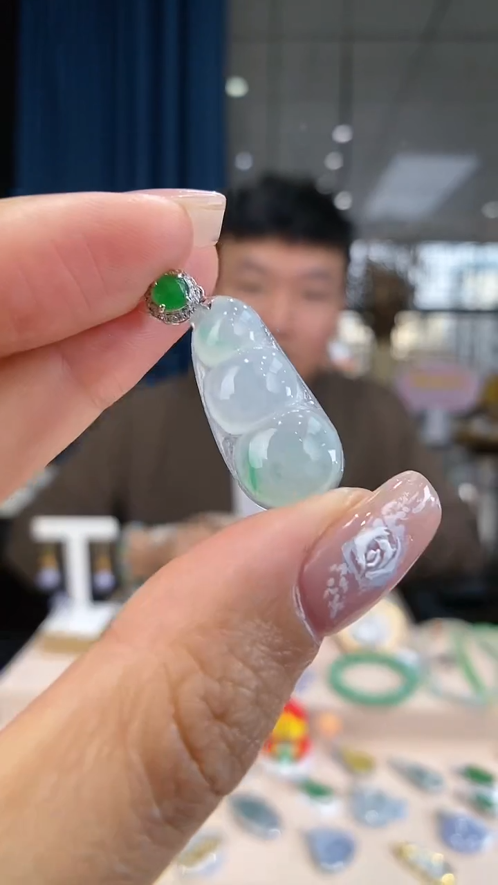 翡翠18K金镶嵌吊坠(不含链)福豆