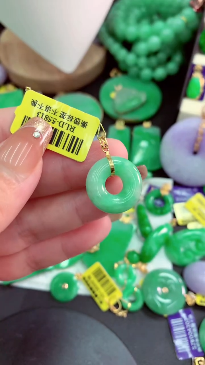 颈饰18K金镶嵌翡翠挂件