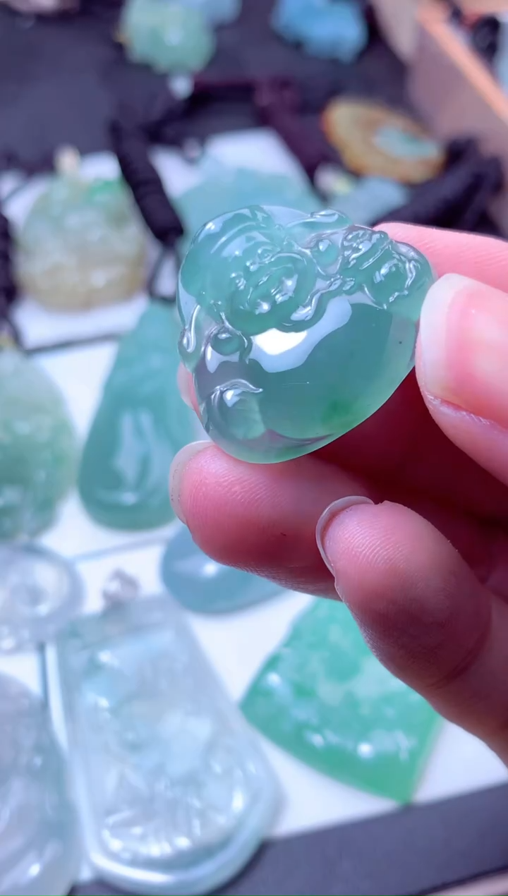 颈饰未镶嵌翡翠天然A货翡翠 天然A货翡翠天然翡翠多样性发货 发一