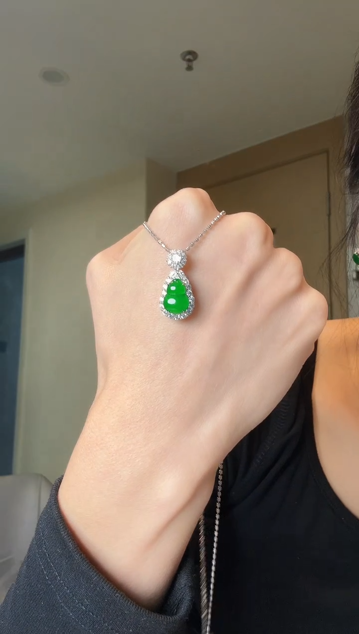 【闪购商品】翡翠吊坠(不含链)银S925镶嵌天然翡翠吊坠