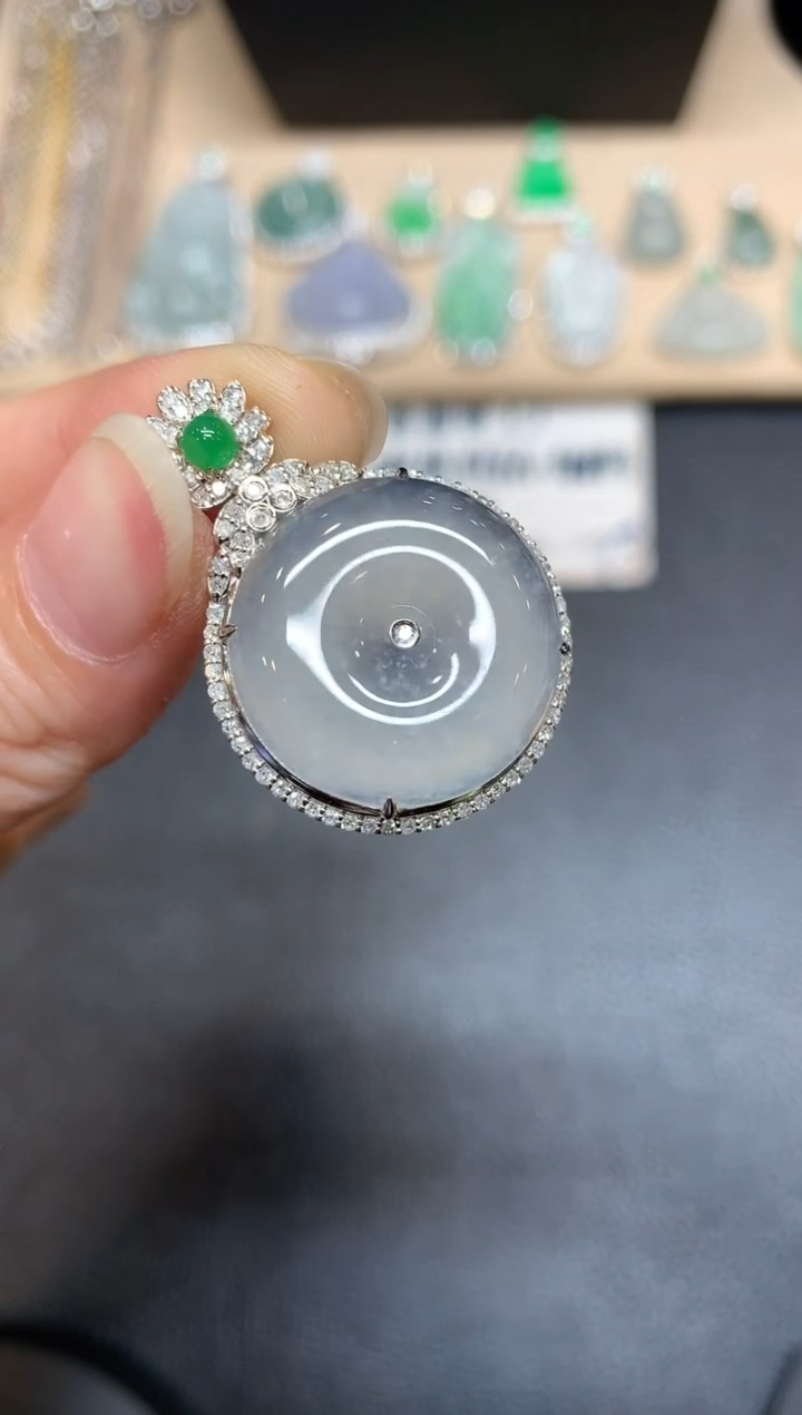 【闪购商品】翡翠颈饰18K金镶嵌平安扣【无服务费