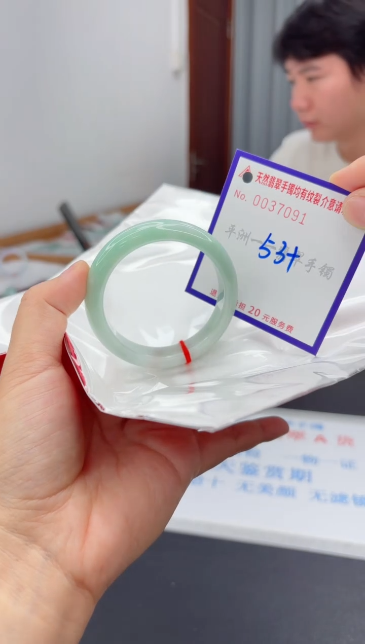 翡翠手镯未镶嵌1