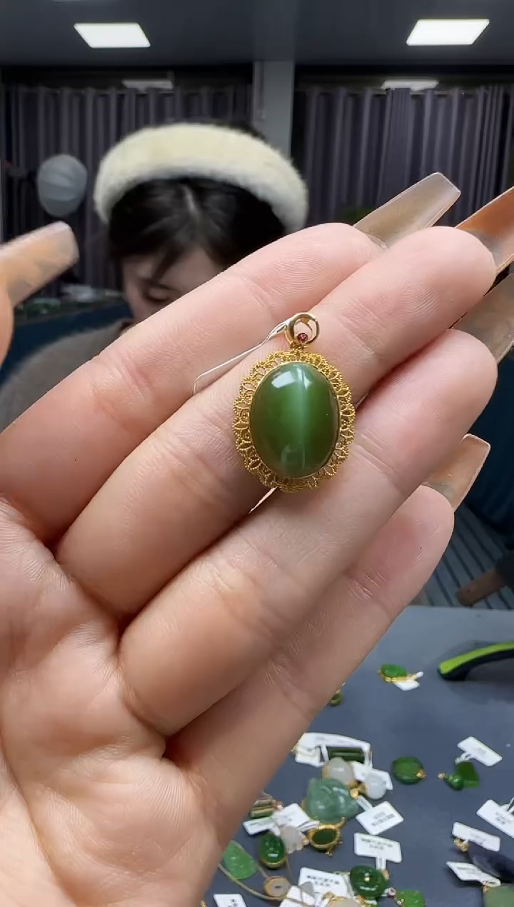 【闪购商品】和田玉挂件18K金镶嵌1