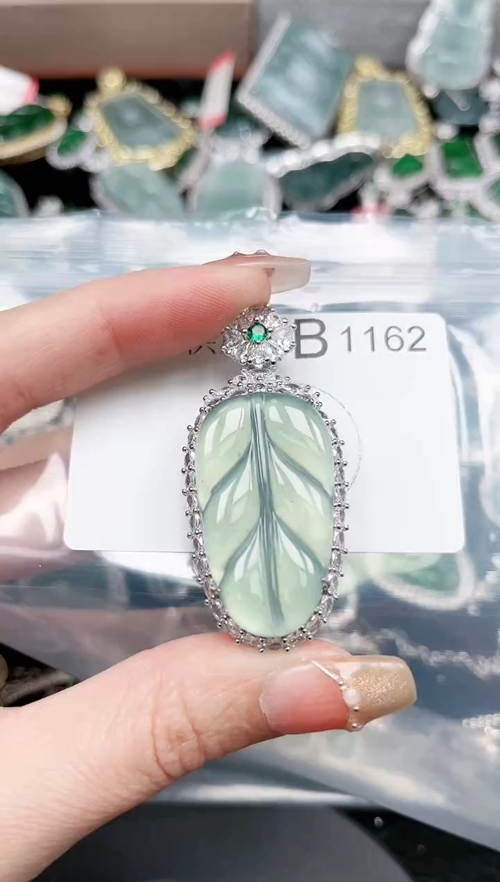 【闪购商品】翡翠颈饰未镶嵌1162赠皮绳