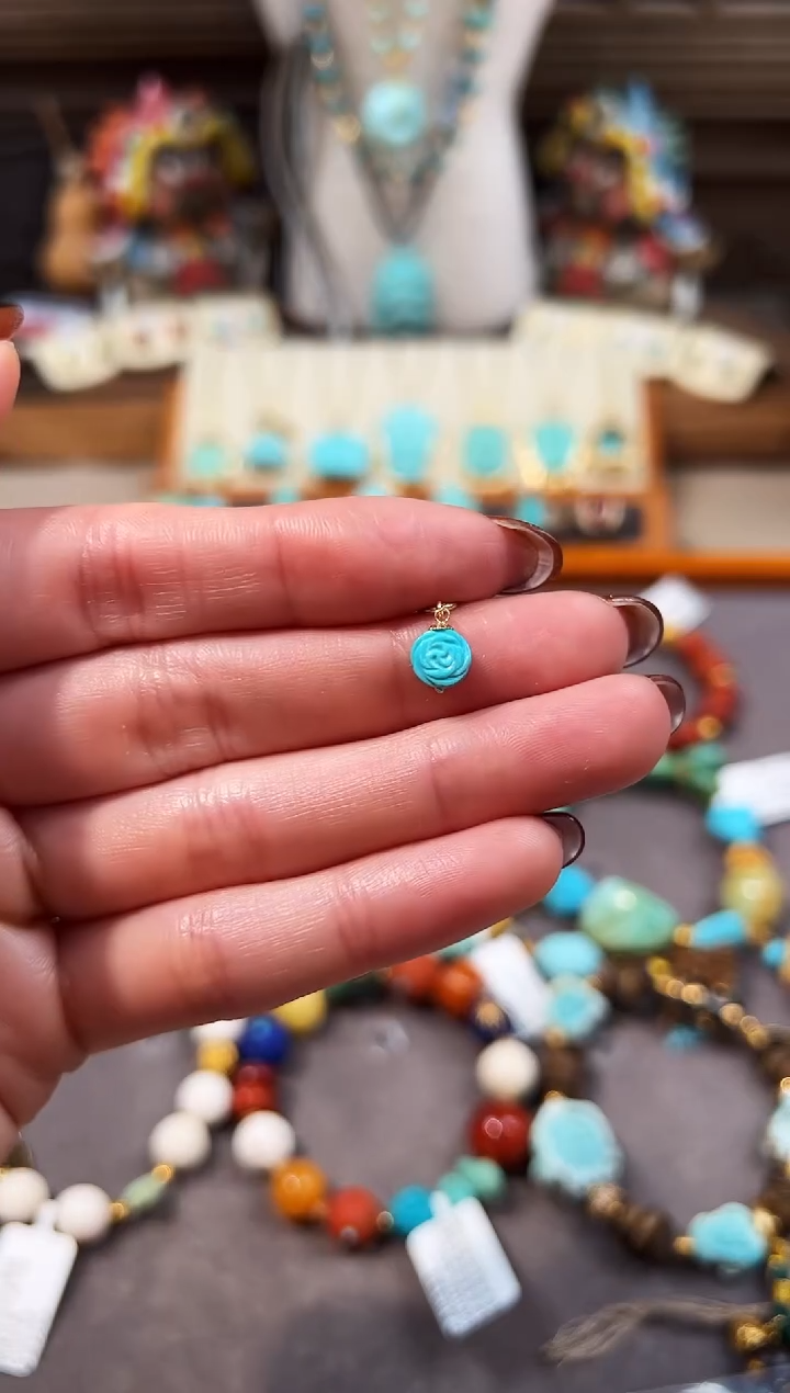 18K金镶嵌绿松石提溜山茶花